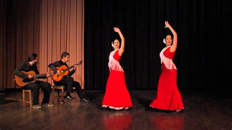 Entre dos Aguas - En intensiv flamenco sång fylld med passionerad gitarr och uttrycksfull sång.